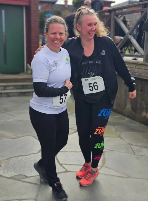 HackaDittLivLoppet 2025 Backyard Ultra - Tre deltagare med medaljer i solskenet